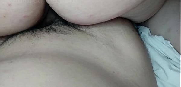  Branquinha de 18 anos ama tomar tapa no rosto enquanto o namorado fode a sua bucetinha apertada (COMPLETO NO RED)
